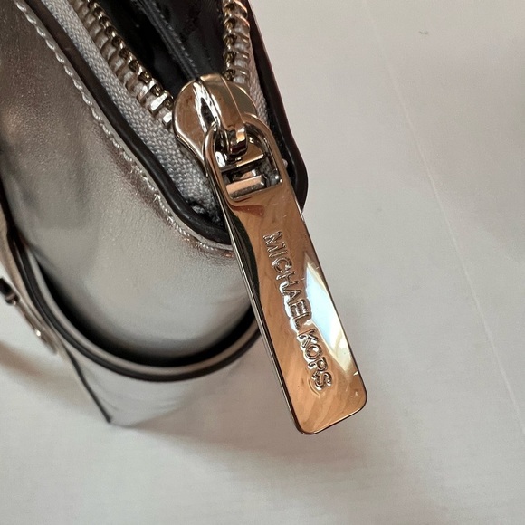 NWT Michael Kors Charlotte Large Signature Logo and Metallic Tote Bag - Picture 9 of 9